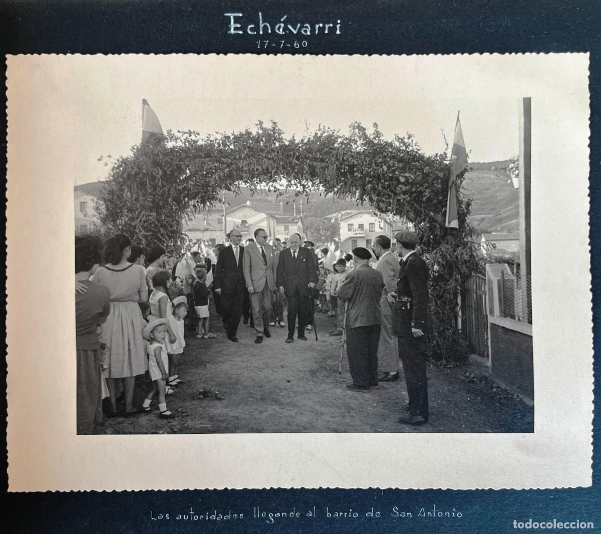Fotografia antica: FOTOGRAFIA DE ECHEVARRI (VIZCAYA) 17-7-1960, LAS AUTORIDADES LLEGANDO AL BARRIO DE SAN ANTONIO, MIDE