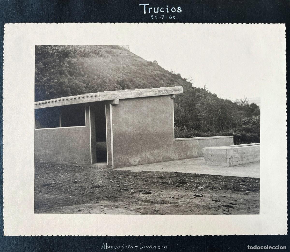 Fotograf&iacute;a antigua: FOTOGRAFIA DE TRUCIOS (VIZCAYA) 18-7-1960, ABREVADERO-LAVADERO PUBLICO, MIDE 23,5 X 17,5 CMS.