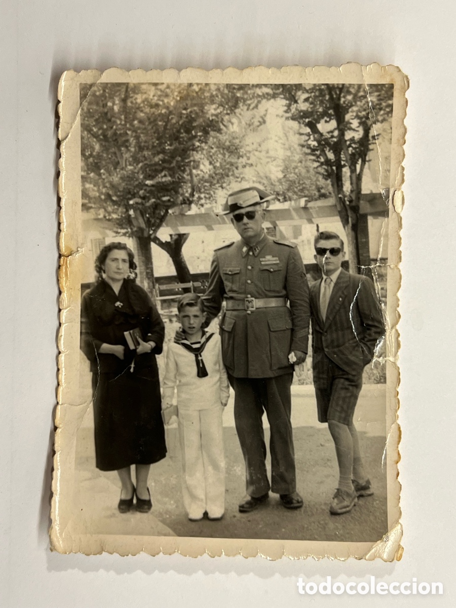 Fotograf&iacute;a antigua: PINA DE EBRO, Zaragoza.. la familia del Guardia Civil.. celebraci&oacute;n familiar (a.1957) fatigada