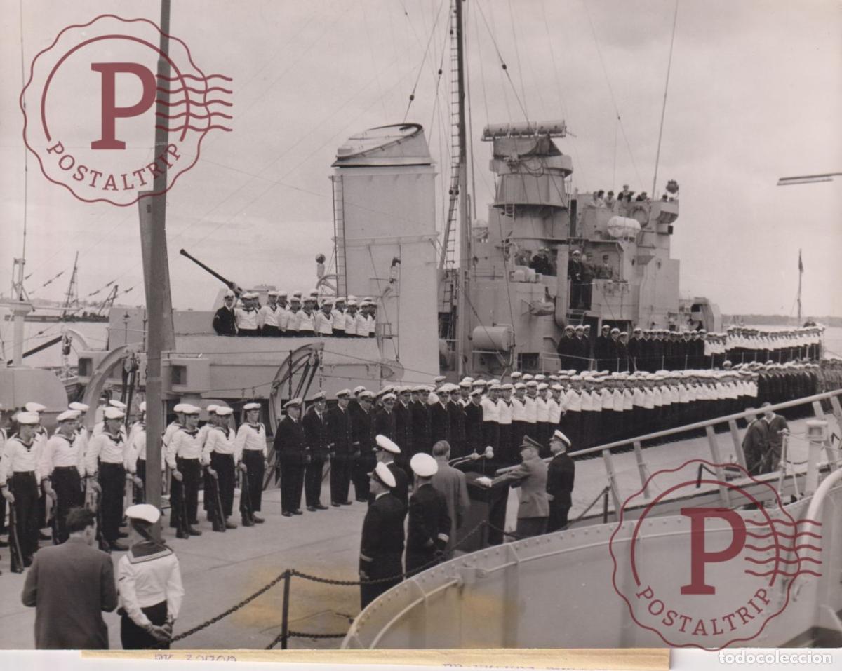 Fotografia antiga: KIEL. GERMAN BUNDESWEHR INSPECTOR GENERAL ADOLF HEUSINGER. SCHARNHORST. GERMAN NAVY. SHIP. BATEAU. B