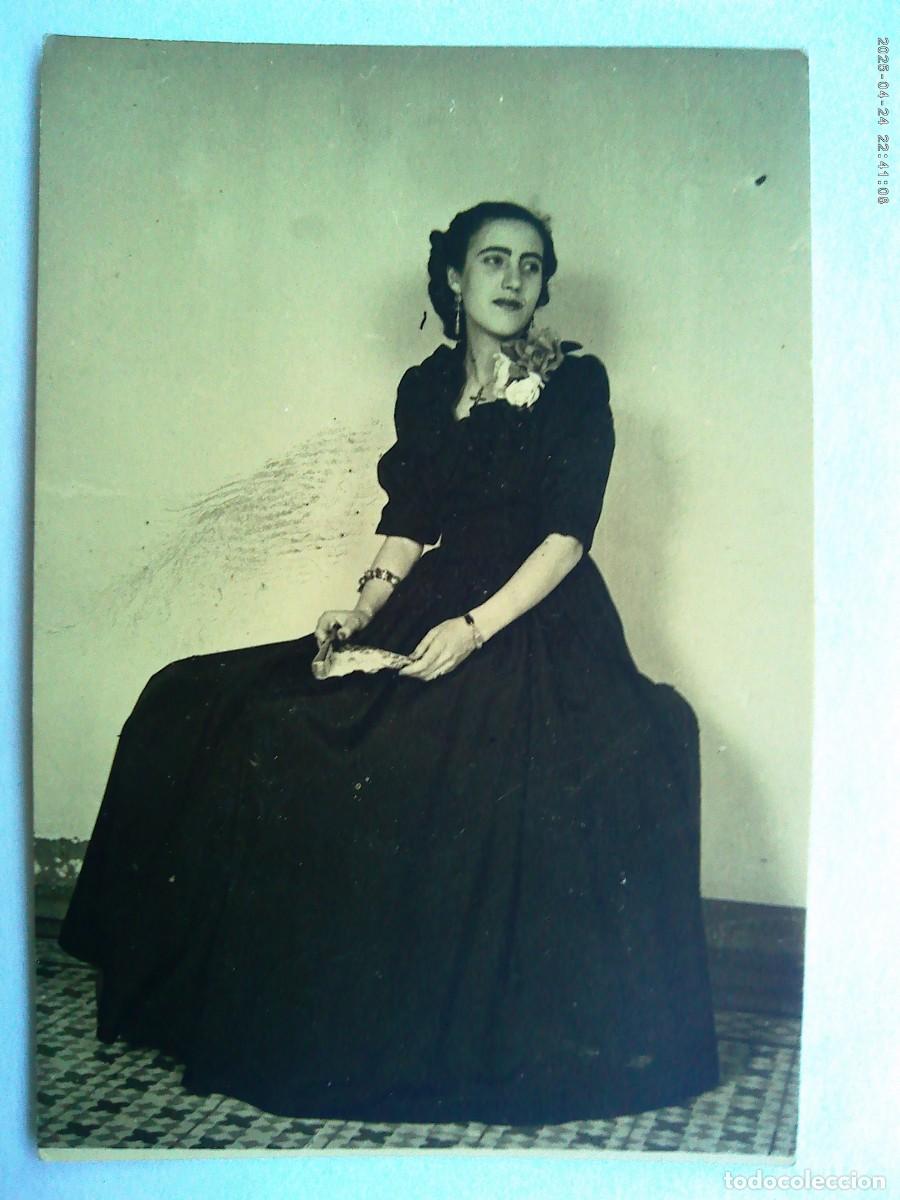 Antique Photography: PRECIOSA FOTO DE ESTUDIO DE CHICA VESTIDA DE LARGO CON ABANICO , 1952