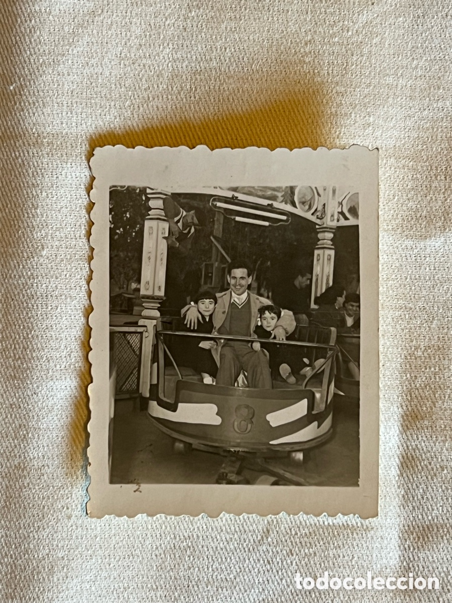 Fotograf&iacute;a antigua: MINUTEROS VALENCIA.. Disfrutando de los ni&ntilde;os en las atracciones de Navidad.. (a.1955)