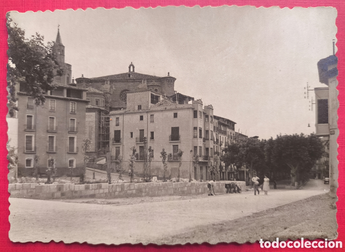 Fotograf&iacute;a antigua: BARBASTRO PLAZA DE ARAGON FOTOGRAF&Iacute;A ANIMADA HUESCA C. 1965
