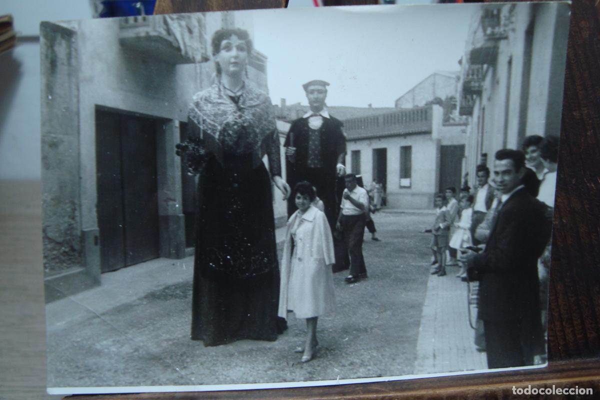 Fotograf&iacute;a antigua: ANTIGUA FOTOGRAFIA FIESTA GIGANTES Y CABEZUDOS. MOLINS DE REI BARCELONA A&Ntilde;OS 50,60.