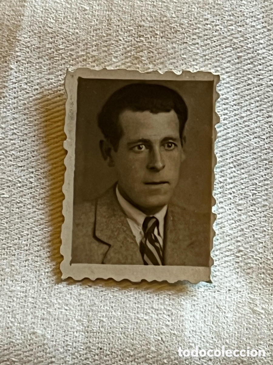 Fotograf&iacute;a antigua: FOTOMATON. Un enamorado Luis con el Coraz&oacute;n partido (a.1944)