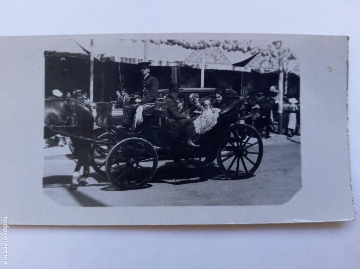 Photographie ancienne: FOTO DE GENTE EN LA FERIA EN COCHE DE CABALLO , FLAMENCAS, ETC . A&Ntilde;OS 20