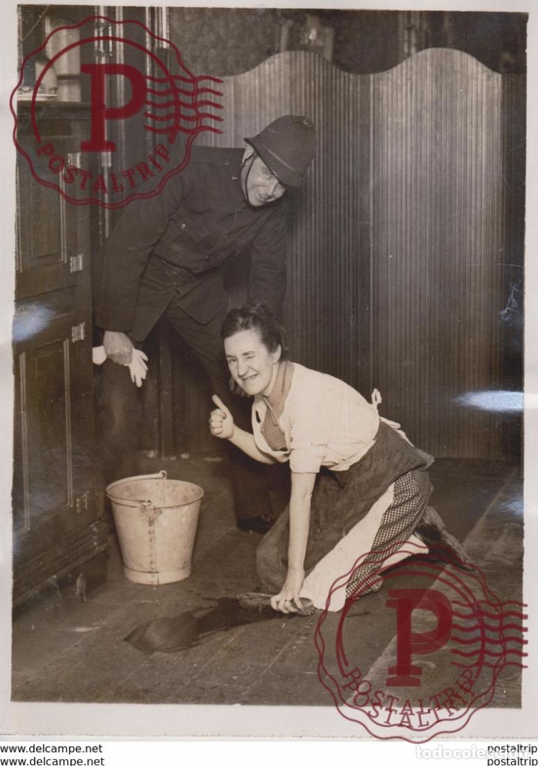 Fotografia antiga: TOPSY TURVY NIGHT AT THE MATLOCK HYDRO POLICEMAN SLAVEY ROCKSIDE HYDRO 20*15CM Fonds Victor FORBIN