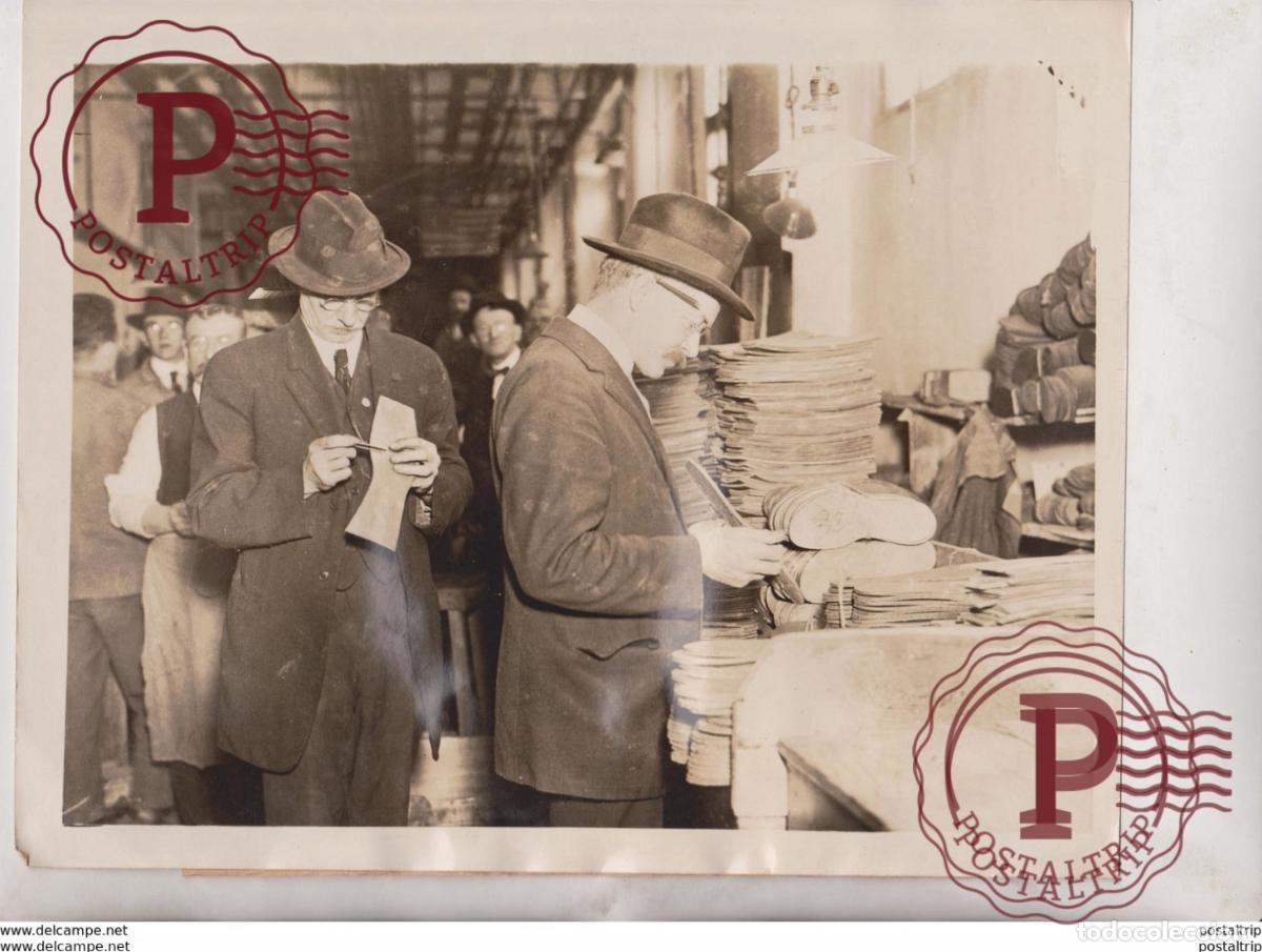 Fotografia antiga: USA SHOE FACTORY 1917 WWI FABRIQUE CHAUSSURE SHOEMAKER Schuhmacher ZAPATERO 25*20CM Fonds Victor FO