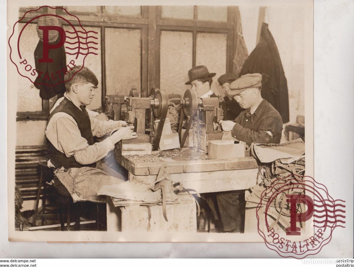 Fotografia antiga: USA SHOE FACTORY 1917 WWI FABRIQUE CHAUSSURE SHOEMAKER Schuhmacher ZAPATERO 25*20CM Fonds Victor FO
