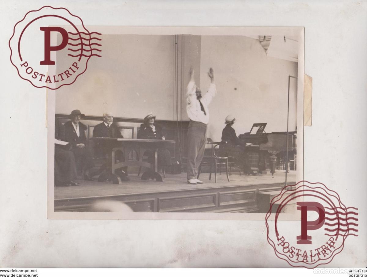 Fotograf&iacute;a antigua: PHYSICAL JERKS FOR GRANDPAPA SIR JAMES CANTLIES TRAINING 20*15CM Fonds Victor FORBIN 1864-1947