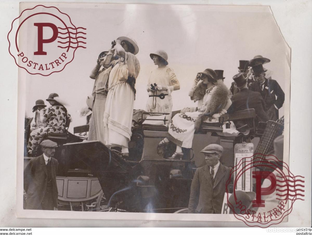 Fotograf&iacute;a antigua: a happy crowd ascot opens MISSING CORNER SEE SCAN 25*20CM Fonds Victor FORBIN 1864-1947