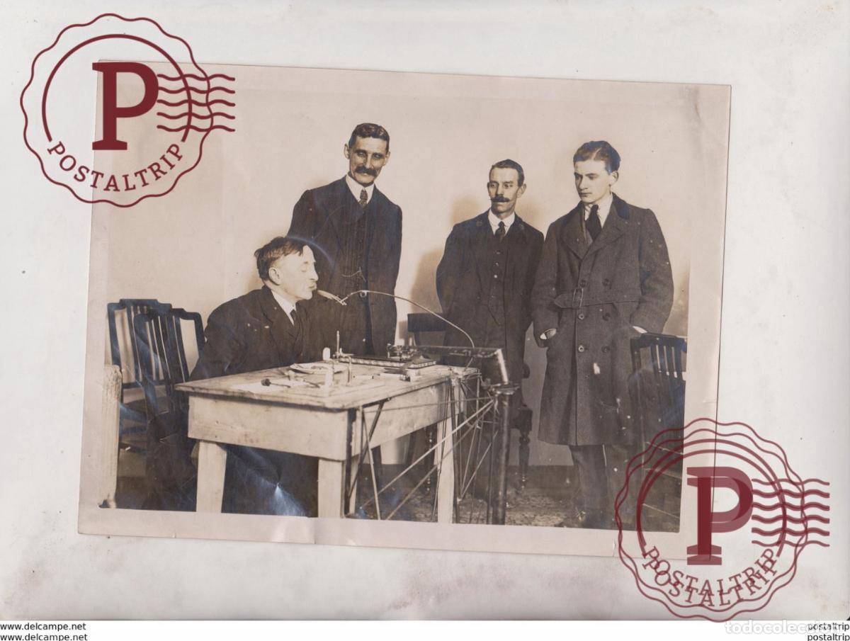 Fotograf&iacute;a antigua: GAS FITTERS INVENTION THOMSON EDINBURGH ARMLESS MAN WORK WITH FEET 21*16CM Fonds Victor FORBIN 1864-