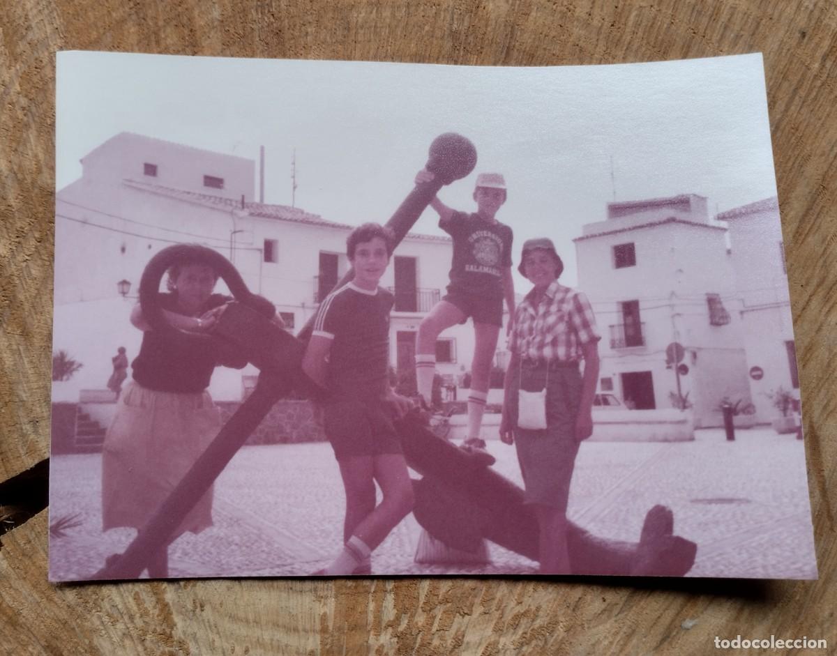Fotograf&iacute;a antigua: Fotograf&iacute;a antigua con el Ancla de la Plaza de la Iglesia de Altea - Alicante. 1982