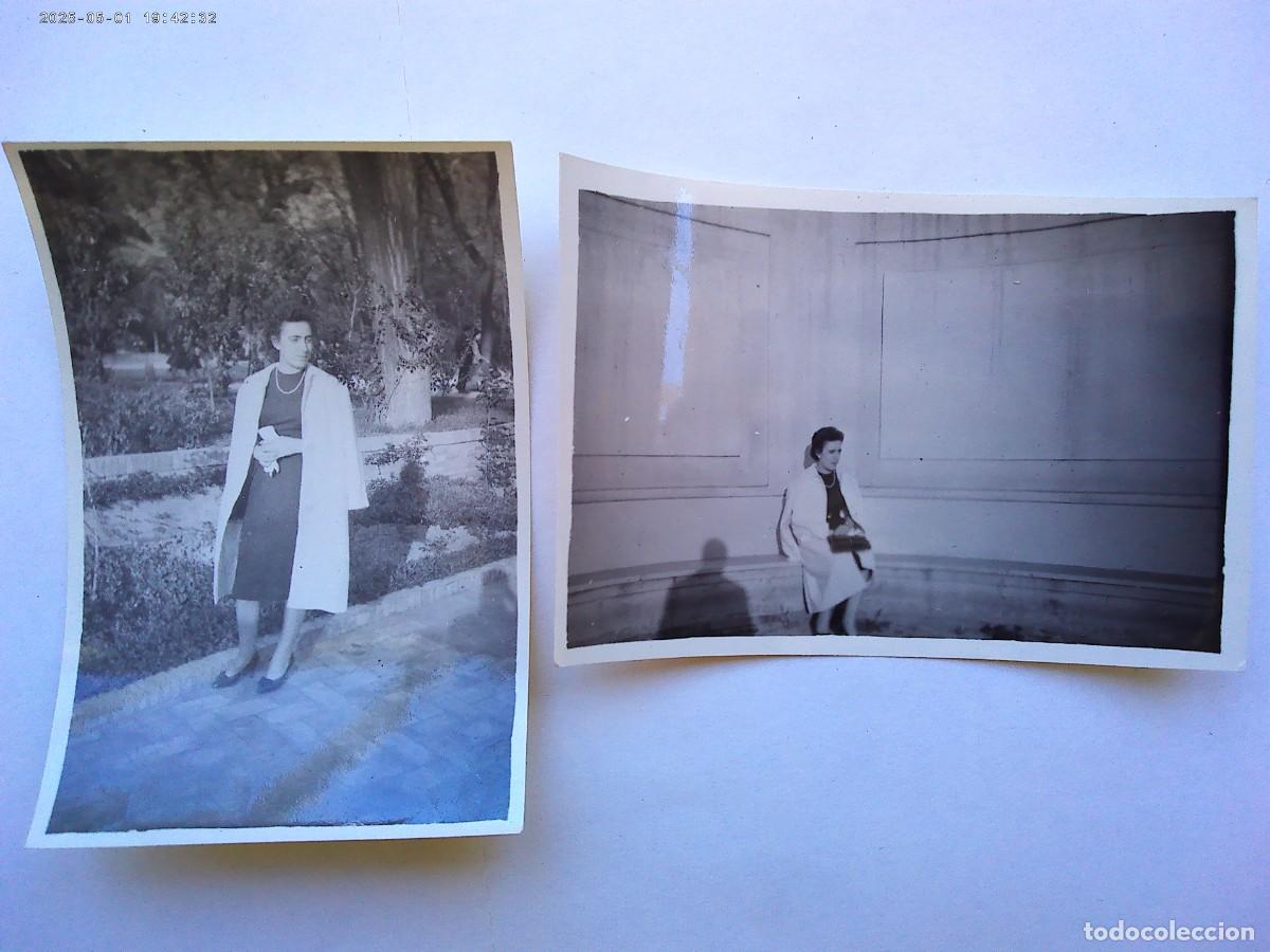 Fotograf&iacute;a antigua: LOTE DE 2 FOTOS DE LA MISMA MUJER EN EL PARQUE CON LA SOMBRA DEL FOTOGRAFO