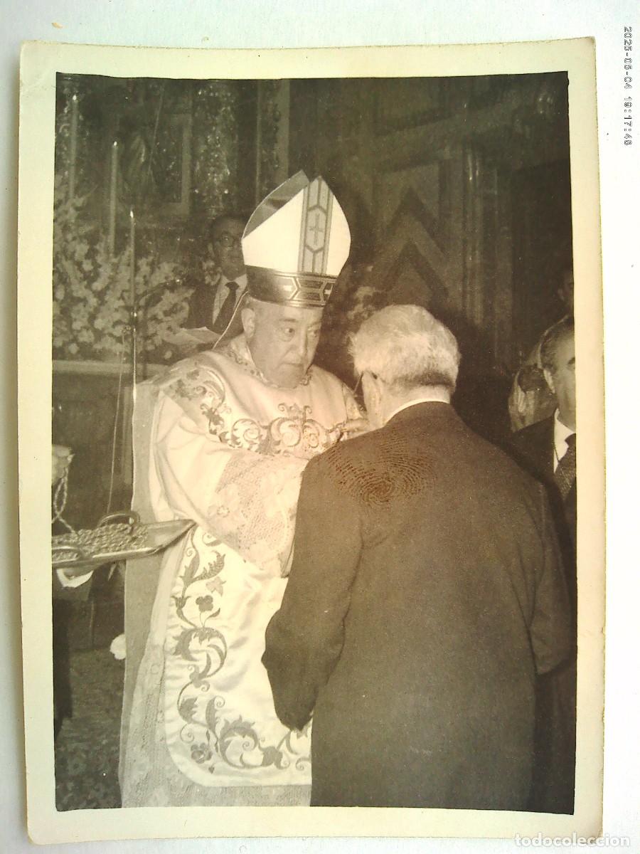 Fotograf&iacute;a antigua: FOTO DEL CARDENAL DE SEVILLA BUENO MONREAL EN CEREMONIA RELIGIOSA