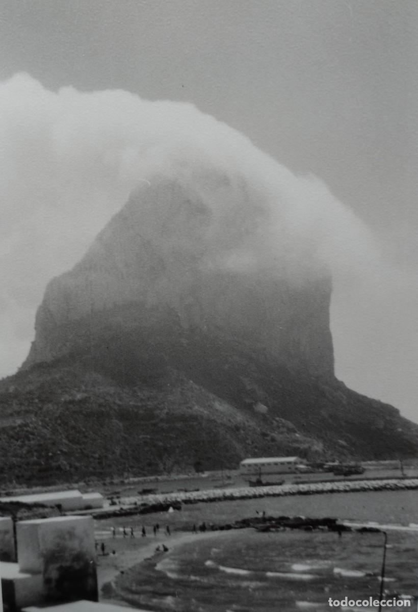 Fotograf&iacute;a antigua: Fotograf&iacute;a antigua al Pe&ntilde;&oacute;n de Ifach con nubes y al puerto de Calpe- Alicante