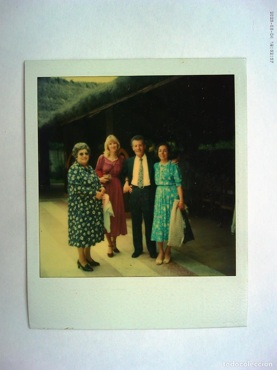 Fotograf&iacute;a antigua: FOTO POLAROID DE FAMILIA