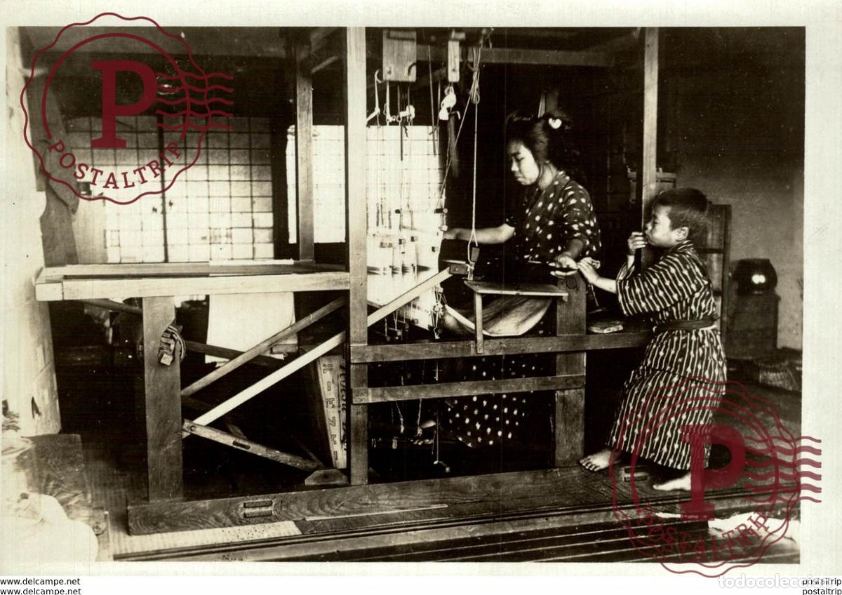 Antique Photography: SILK HOME INDUSTRY ARRANGING THE WARP START WEAVING RURAL LIFE MOTHER JAPAN JAPON 16*12CM Fonds Vic