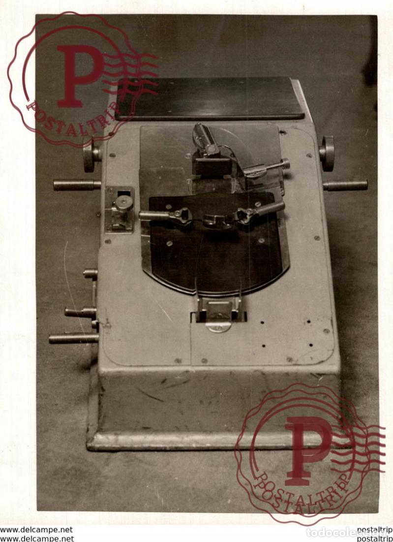 Antique Photography: TO MEASURE FEET SHOEMAKER 16*12CM Fonds Victor FORBIN 1864-1947