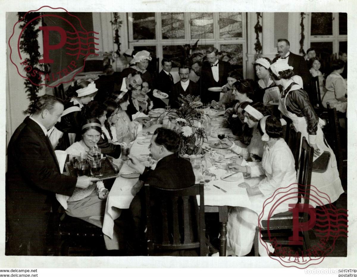 Alte Fotografie: A VICE VERSA HYDRO CHATSWORTH HYDRO CHANGE PLACE WITH STAFF COOK DINNERS 21*16 CM Fonds Victor FOR