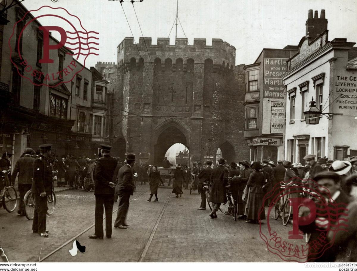 Alte Fotografie: SOUTHAMPTON MAY DAY REVEALS ANCIENT BARGATE 21*16 CM Fonds Victor FORBIN 1864-1947