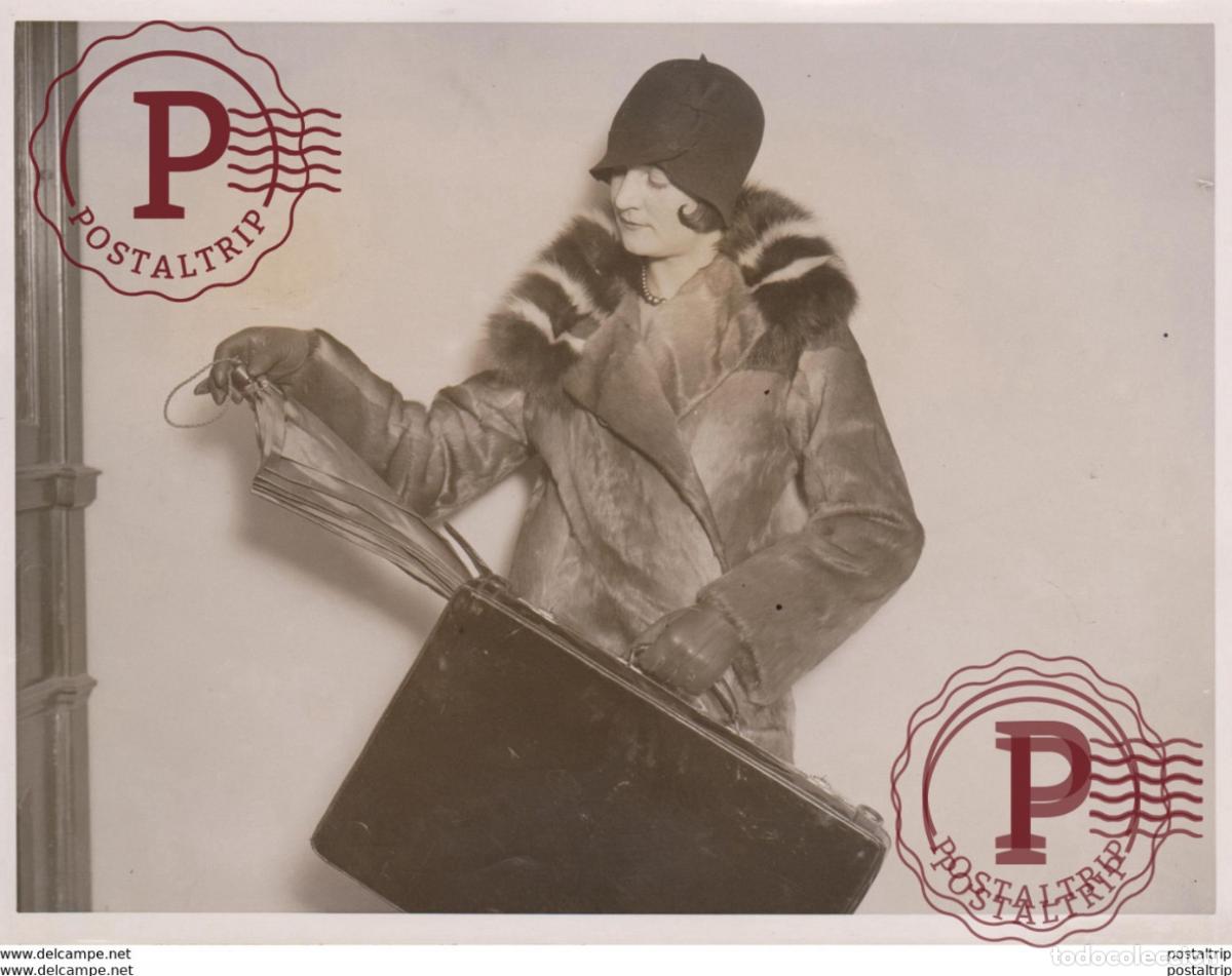 Fotografia antiga: UP TO DATE WEEK END CASE POCKET UMBRELLA BY RUSSELL 20*15CM Fonds Victor FORBIN 1864-1947