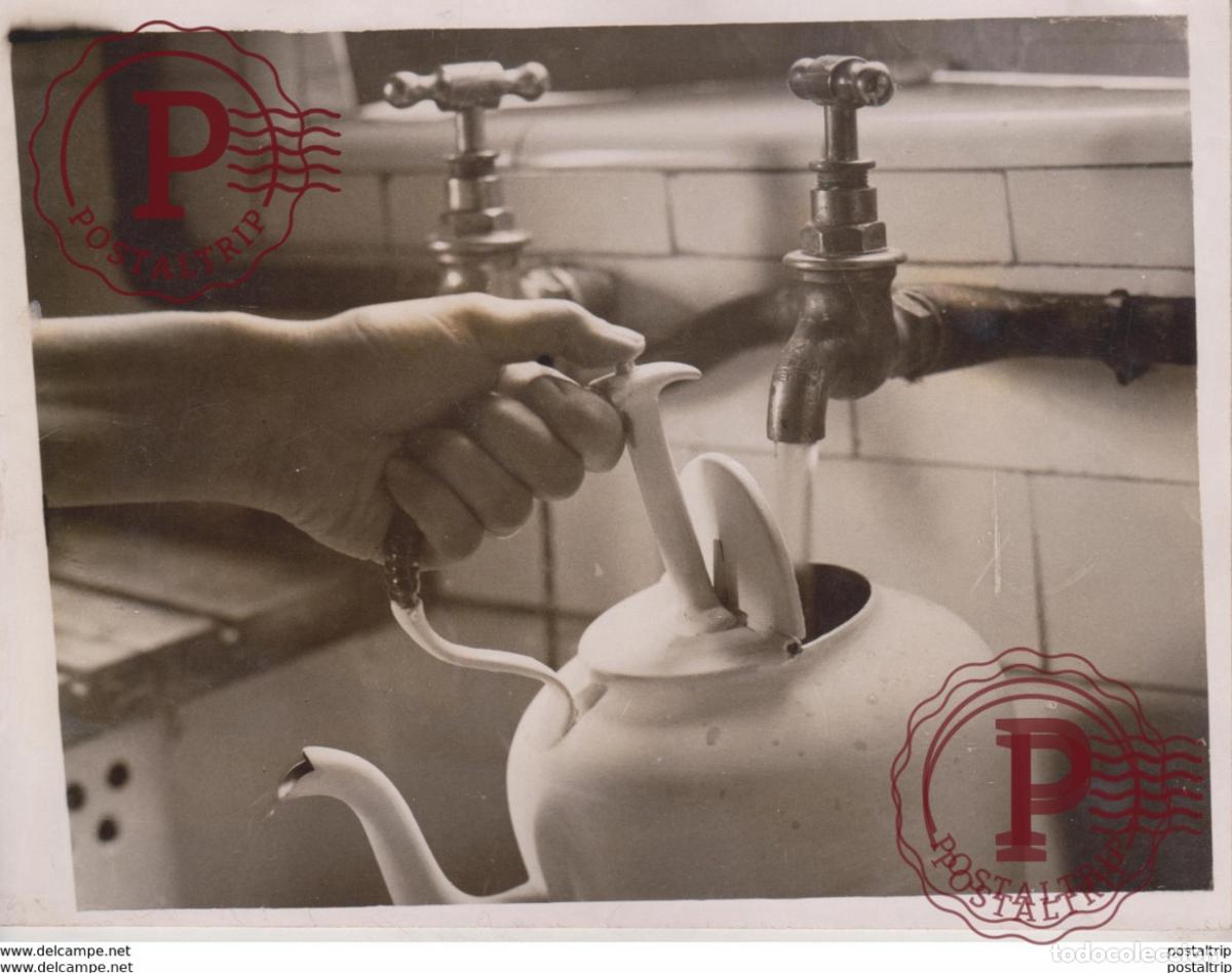 Fotografia antiga: THE ANTI SCALDING KETTLE BRITISH INVENTION 20*15CM Fonds Victor FORBIN 1864-1947