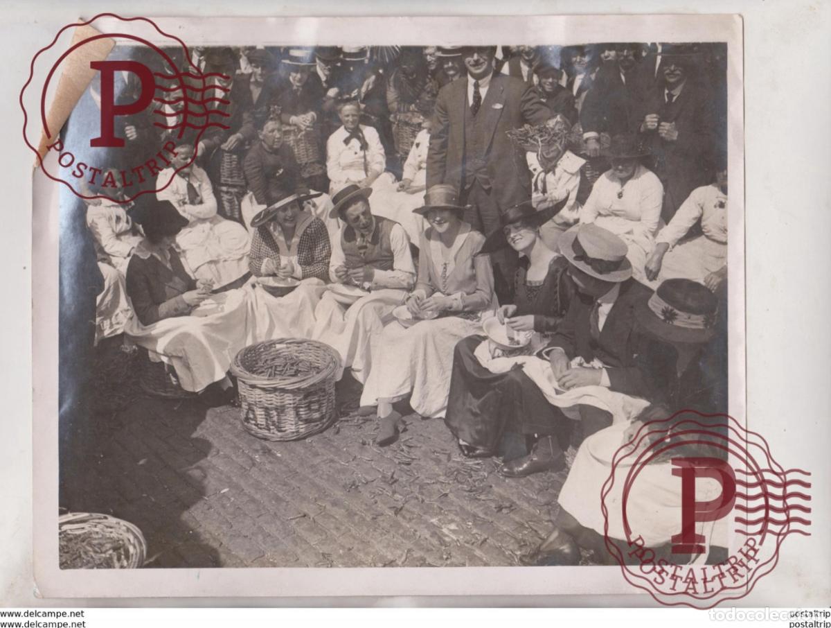 Fotograf&iacute;a antigua: PEA PEELING COMPETITION 25*20CM Fonds Victor FORBIN 1864-1947