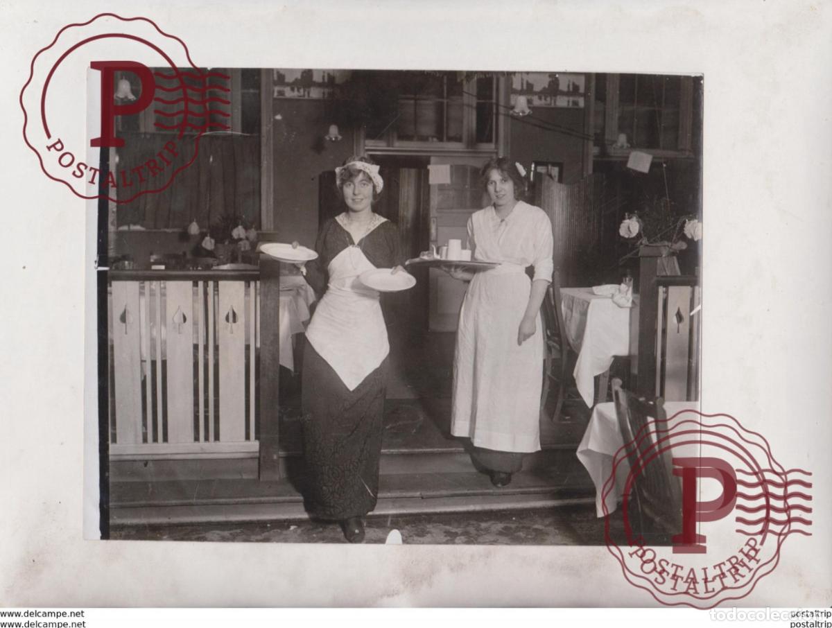 Antique Photography: GUEST WHO WAIT ON THE STAFF A NEW YEAR COSTUM ROCKSIDE HYDRO MATLOCK 21*16CM Fonds Victor FORBIN 18