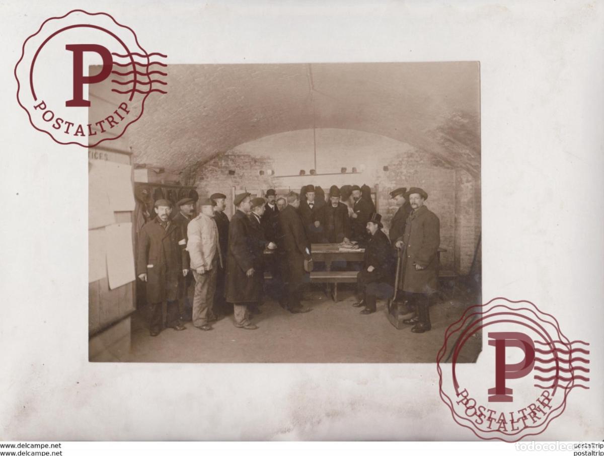 Fotograf&iacute;a antigua: LONDON ROAD SWEEPERS VAULTS OF ST MARTINS CHURCH 19*14 CM Fonds Victor FORBIN 1864-1947