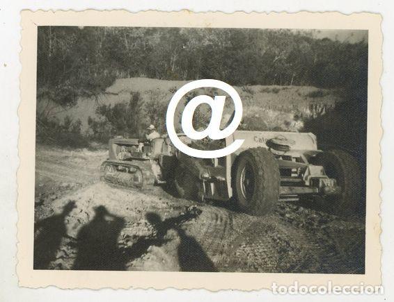 Fotograf&iacute;a antigua: FOTO TRACTOR ORUGAS MAQUINARIA REMOLQUE VOLQUETE CATERPILLAR