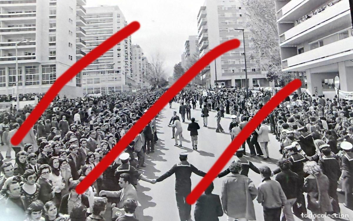 Alte Fotografie: REVOLU&Ccedil;&Atilde;O DOS CRAVOS PORTUGAL 1974 &ndash; REVOLUCI&Oacute;N DE LOS CLAVELES -NEGATIVO ORIGINAL DE CELULOIDE
