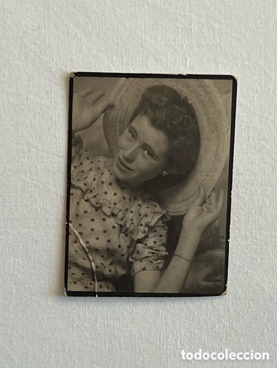 Fotograf&iacute;a antigua: FOTOMATON. Fotograf&iacute;a la joven del sombrero de Playa&hellip; (h.1945?)