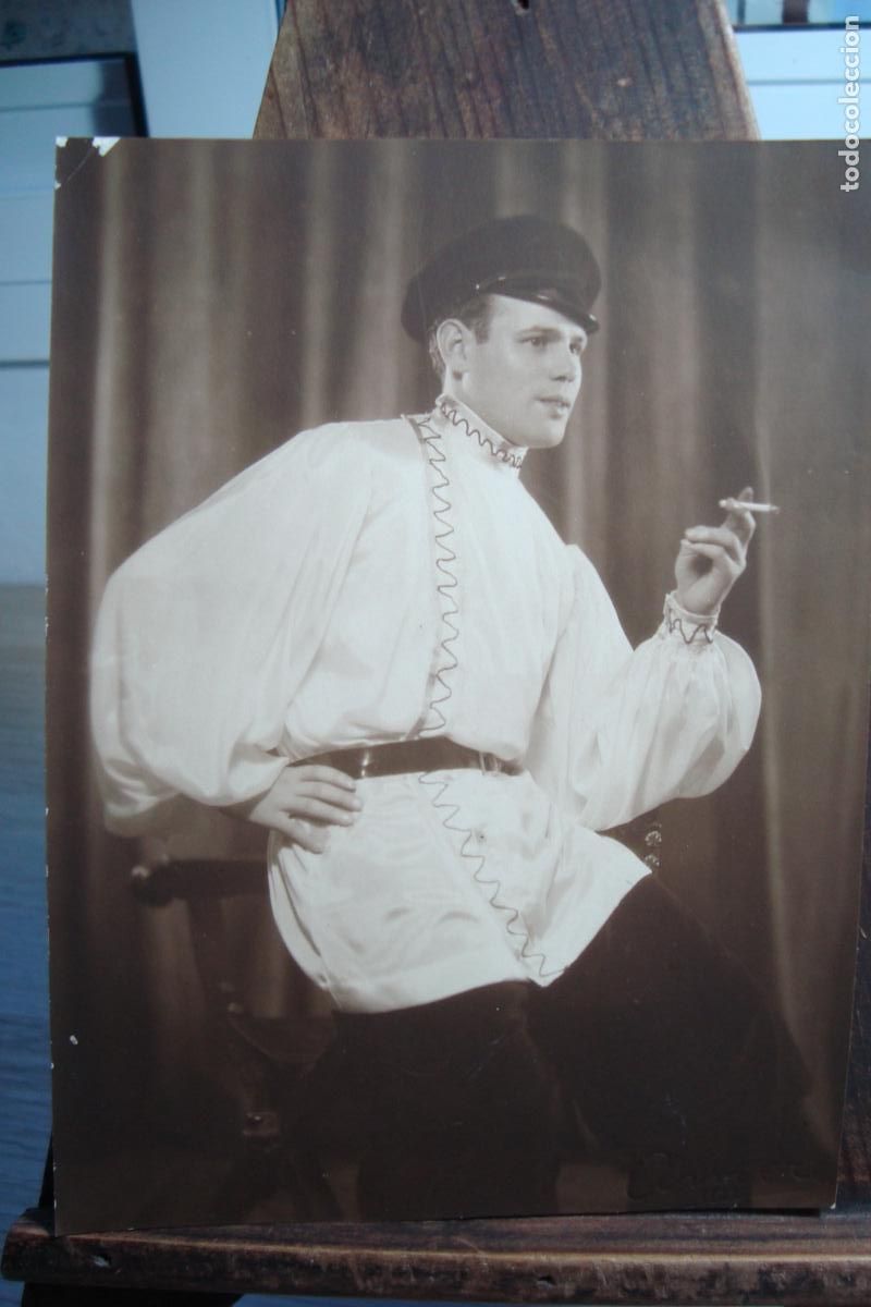 Fotograf&iacute;a antigua: ANTIGUA FOTOGRAFIA DE CHICO FUMANDO CON VESTIMENTA RUSA. FOTO AMER. A&Ntilde;OS 30?