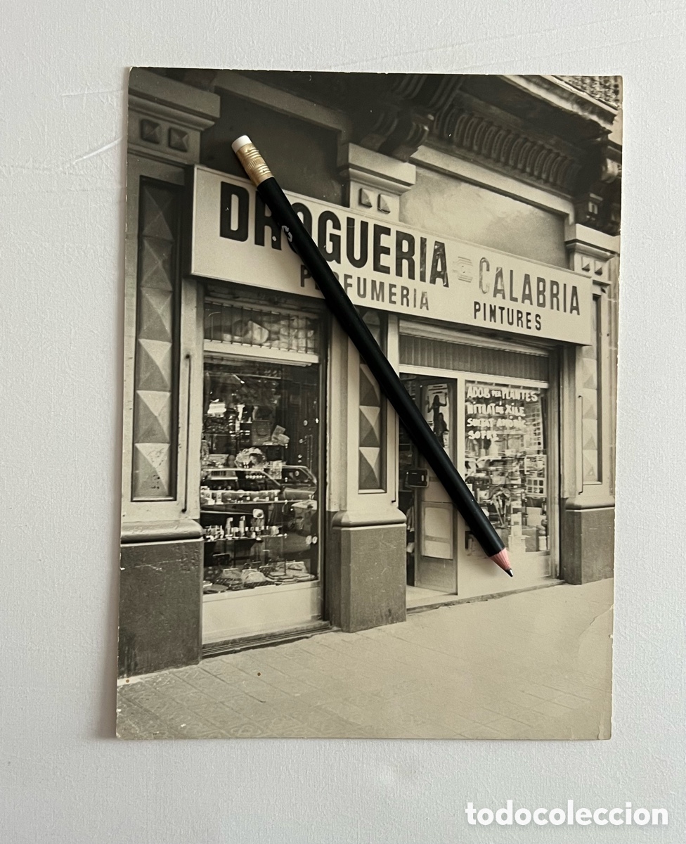 Fotograf&iacute;a antigua: BARCELONA en Blanco y Negro.. Fotografia Comercio Droguer&iacute;a en la calle Calabria (h.1950/60?)
