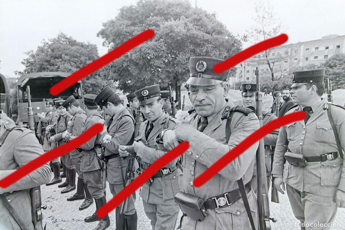 Alte Fotografie: Revoluci&oacute;n de los Claveles Portugal - NEGATIVO DE CELULOIDE - A Revolu&ccedil;&atilde;o dos Cravos