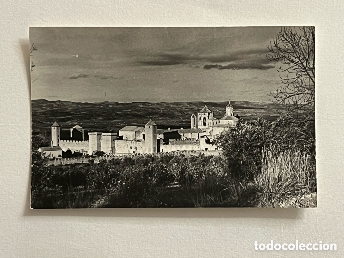 Fotograf&iacute;a antigua: Santa Maria de Poblet 1 (Barber&agrave;) Vista general del Monestir. Fotograf&iacute;a Arxiu Cuyas, Barcelona