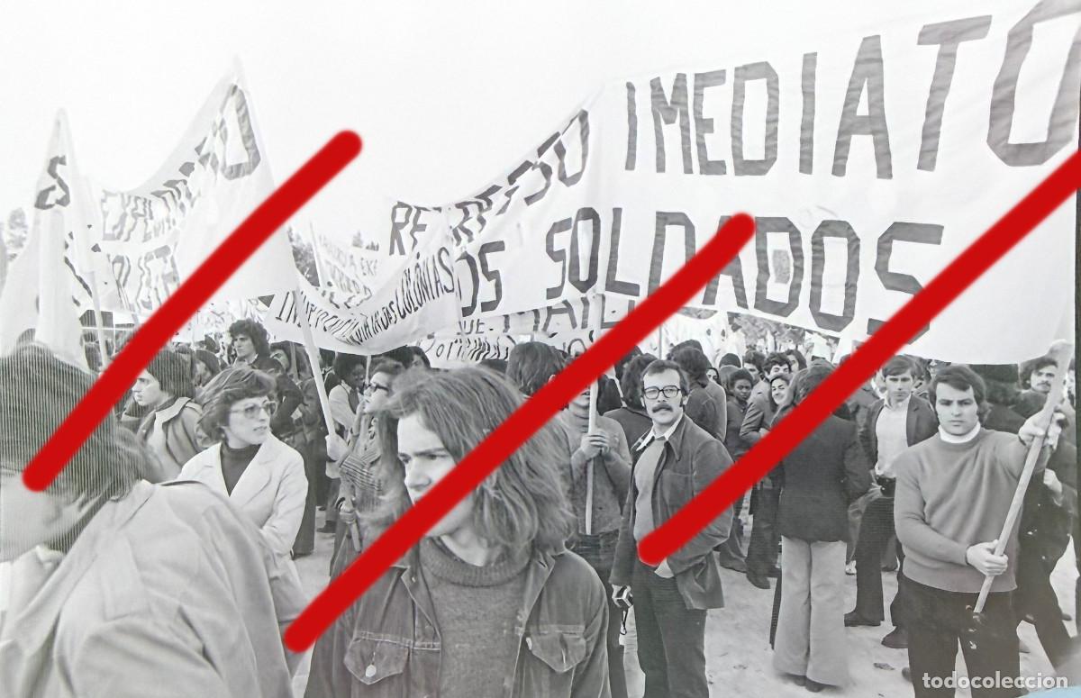 Fotograf&iacute;a antigua: Revoluci&oacute;n de los Claveles Portugal - NEGATIVO DE CELULOIDE - A Revolu&ccedil;&atilde;o dos Cravos