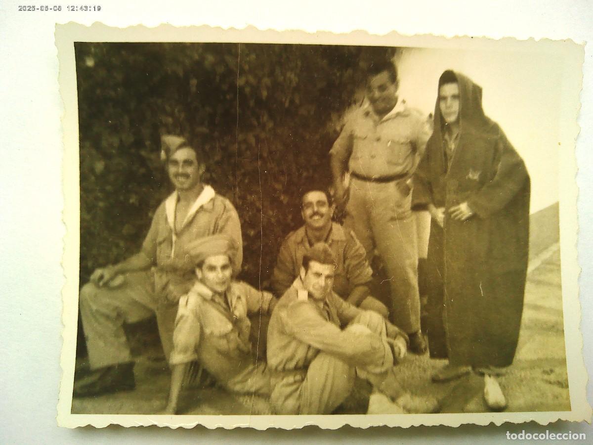 Fotograf&iacute;a antigua: TROPAS DEL NORTE DE AFRICA : FOTO DE MILITARES LEGIONARIOS Y REGULARES , UNO CON CANDORA. CEUTA