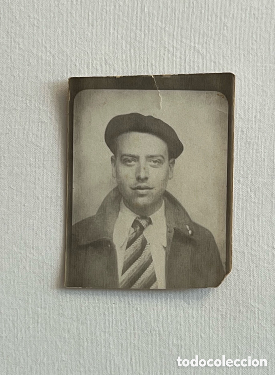 Fotograf&iacute;a antigua: FOTOMAT&Oacute;N. Fotograf&iacute;a Miliciano catal&aacute;n con insignia en la solapa de Artiller&iacute;a.. (a.1937)