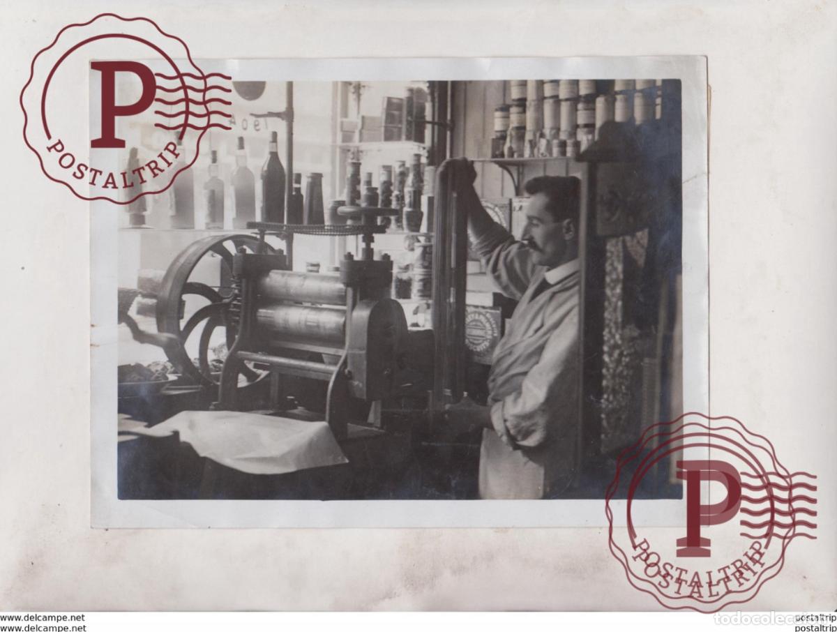 Fotografia antiga: MILES AND MILES OF MACARONI THE ONLY BRITISH FACTORY WORKING OVERTIME 21*16CM Fonds Victor FORBIN 1