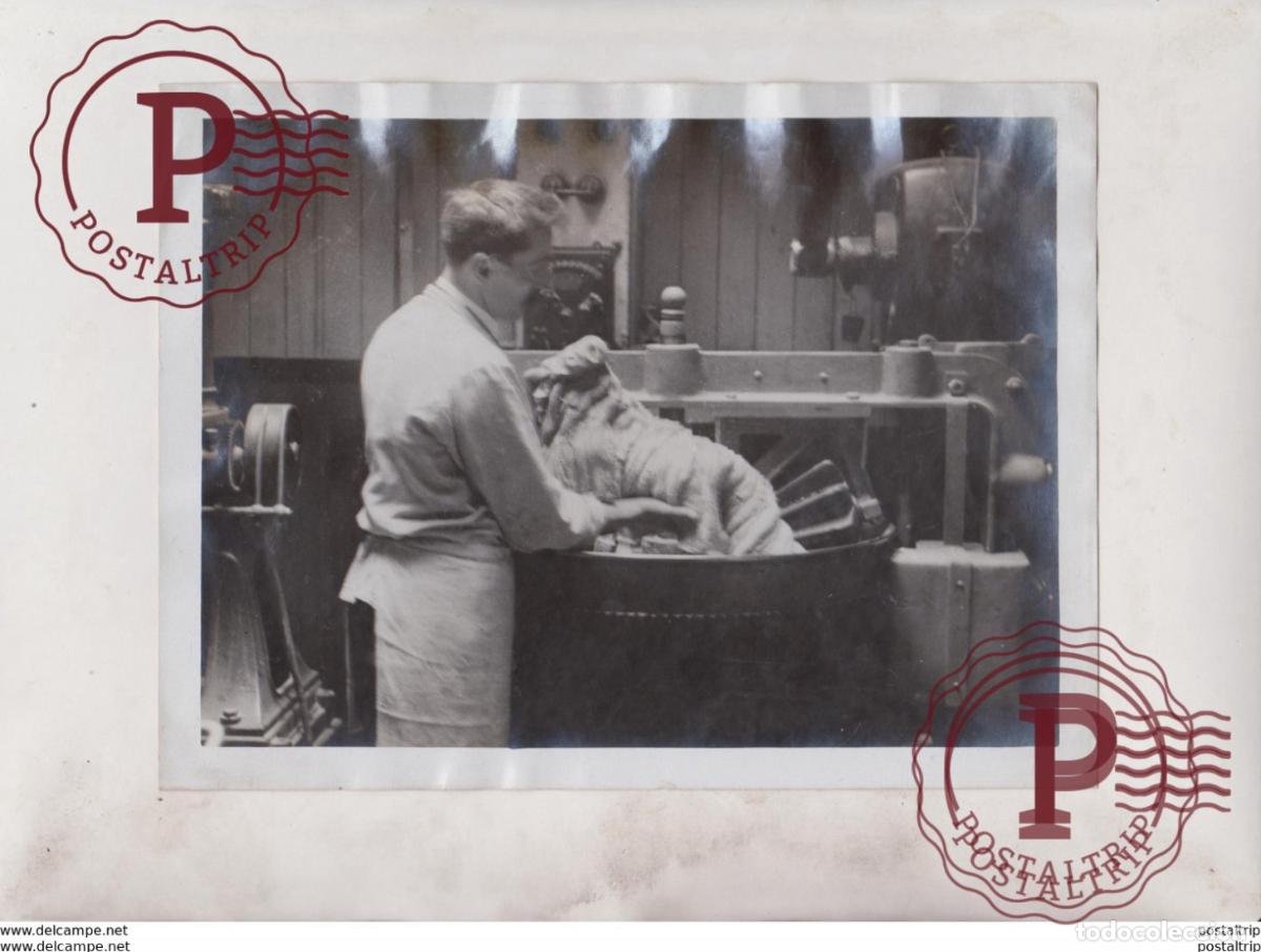 Fotografia antiga: MILES AND MILES OF MACARONI THE ONLY BRITISH FACTORY WORKING OVERTIME 21*16CM Fonds Victor FORBIN 1