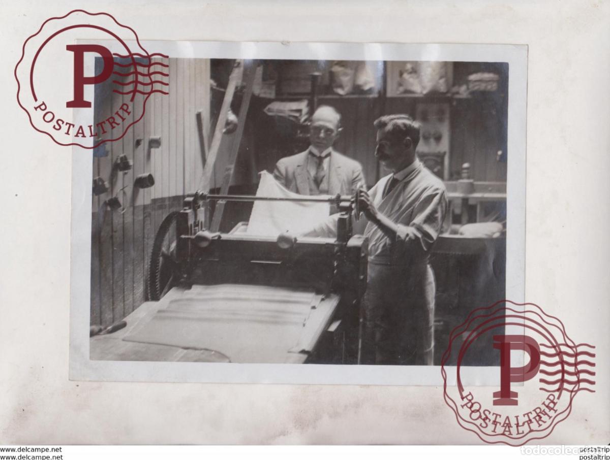 Fotografia antiga: MILES AND MILES OF MACARONI THE ONLY BRITISH FACTORY WORKING OVERTIME 21*16CM Fonds Victor FORBIN 1