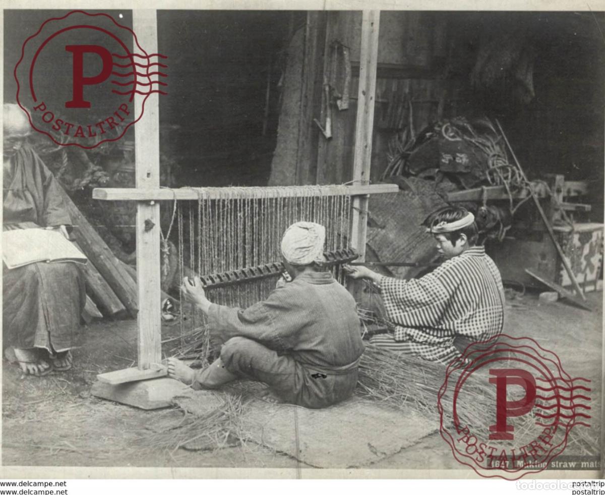 Fotografia antiga: MAKING STRAW MATS 13*11CM Fonds Victor FORBIN 1864-1947