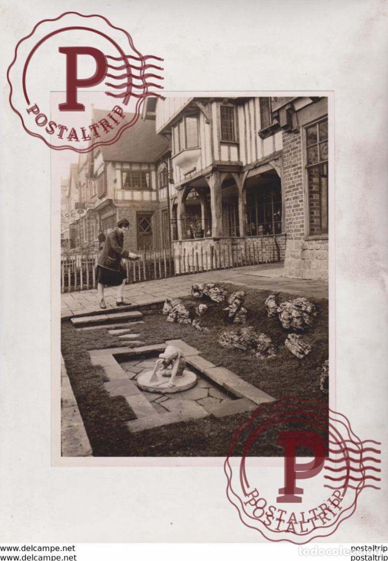 Fotografia antiga: MAKING ROADS BRIGHTER PLANTING GARDENS ROADSIDE OXTED SURREY 20*15CM Fonds Victor FORBIN 1864-1947