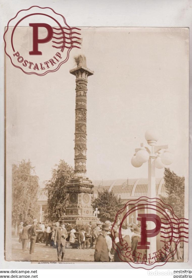 Fotografia antiga: MONUMENT MADE OF FARM PRODUCTS 26*20CM Fonds Victor FORBIN 1864-1947