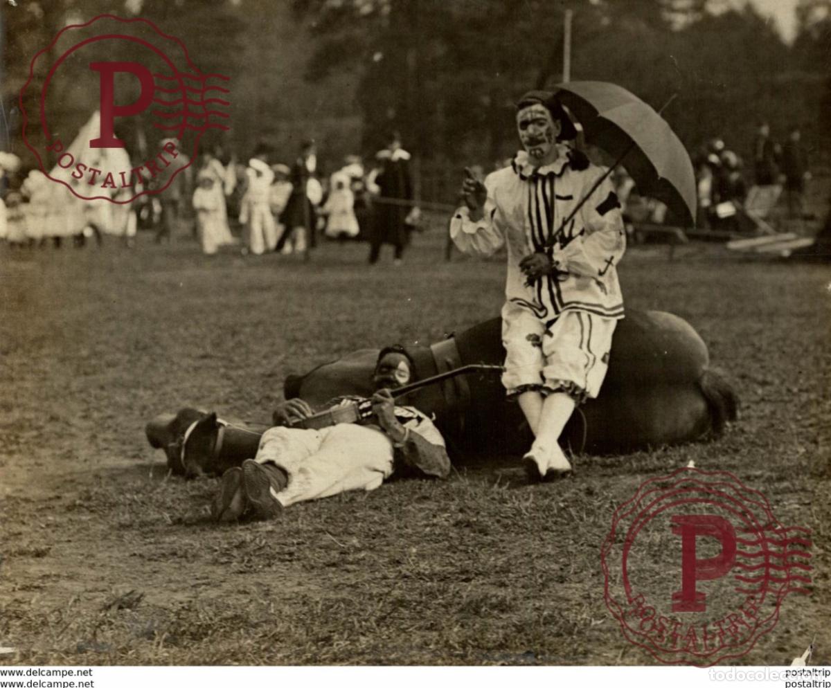 Photographie ancienne: COMIC FEET ON HORSEBACK MILITARY FETE ALDERSHOT ENGLAND UK +- 21*16CM&nbsp;Fonds Victor FORBIN 1864-1947