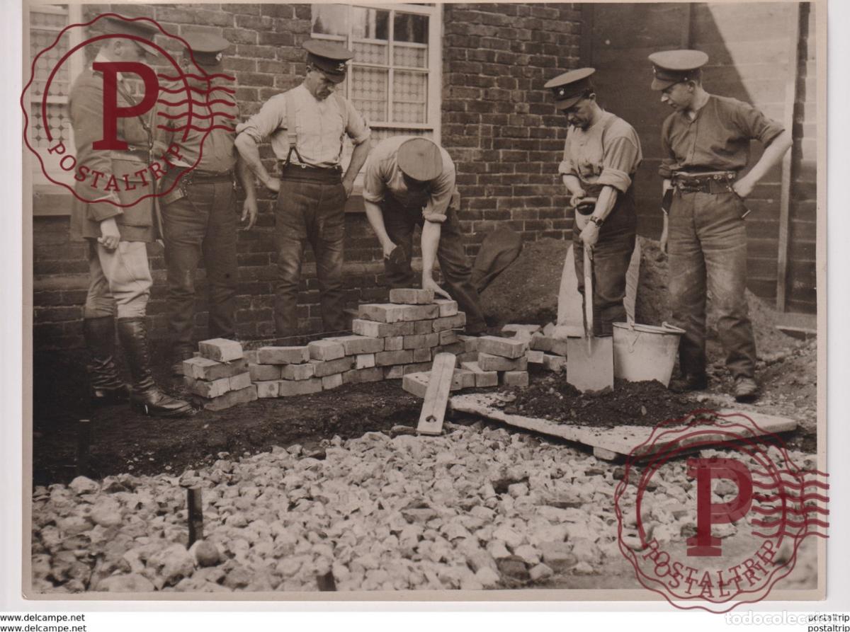 Fotografia antiga: PREPARING SERVING SOLDIERS FOR CIVIL LIFE 20*15CM Fonds Victor FORBIN 1864-1947