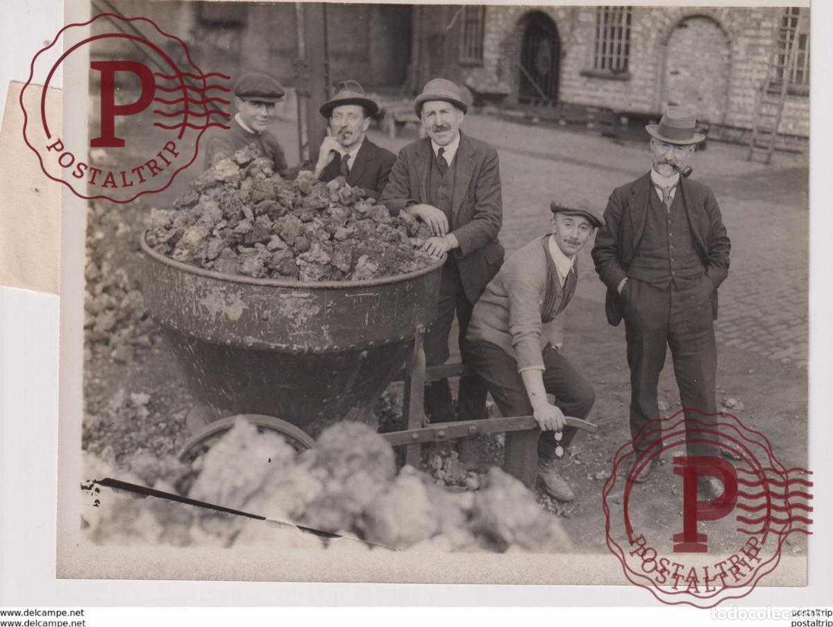 Alte Fotografie: STRIKE NORTH MIDDLESEX GASWORKS WILLING HANDS ASSURE HENDON MINE MINING MINES MINA 19*15CM Fonds Vic