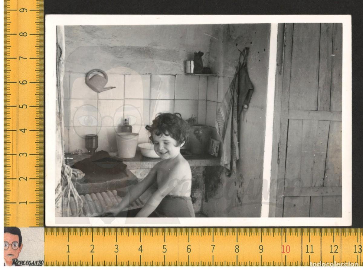 Photographie ancienne: LA PEQUE&Ntilde;A LAVANDERA - NI&Ntilde;A LAVADERO CON DETERGENTE PERSIL - FOTO ANTIGUA A&Ntilde;OS 50 - INFANCIA FELIZ